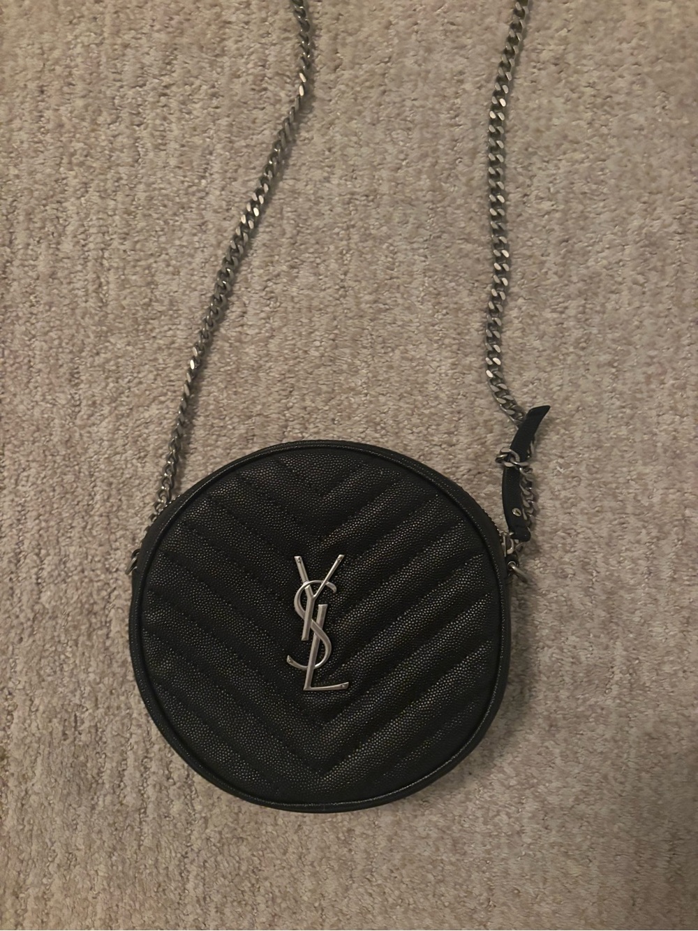 Round camera bag pebbles quilted black Crossbody with Silver chain & Logo - Picture 4 of 7